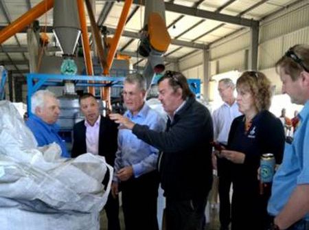 Línea de trituración de neumáticos de desecho para empresa australiana de polvo de caucho
